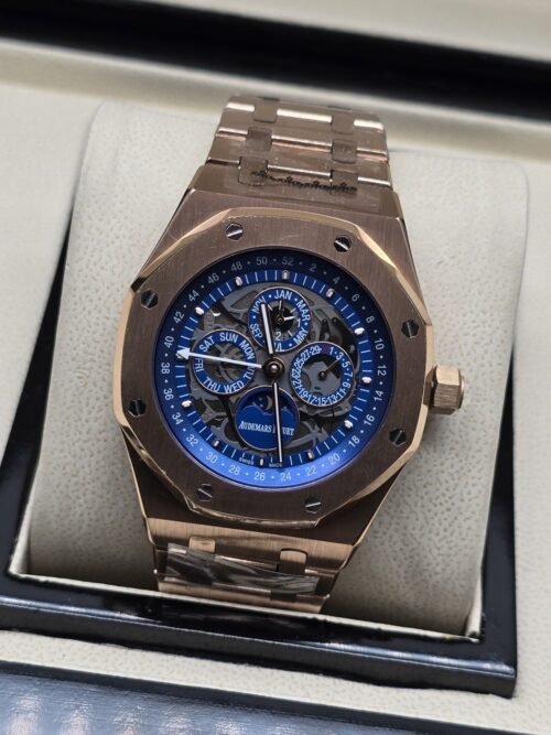 Audemars Piguet — esfera abierta azul y brazalete rosado