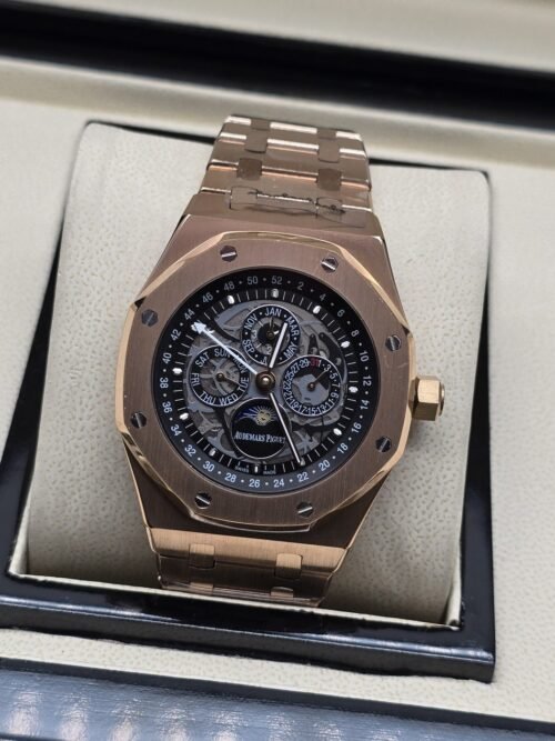Audemars Piguet — esfera abierta negra y brazalete rosado