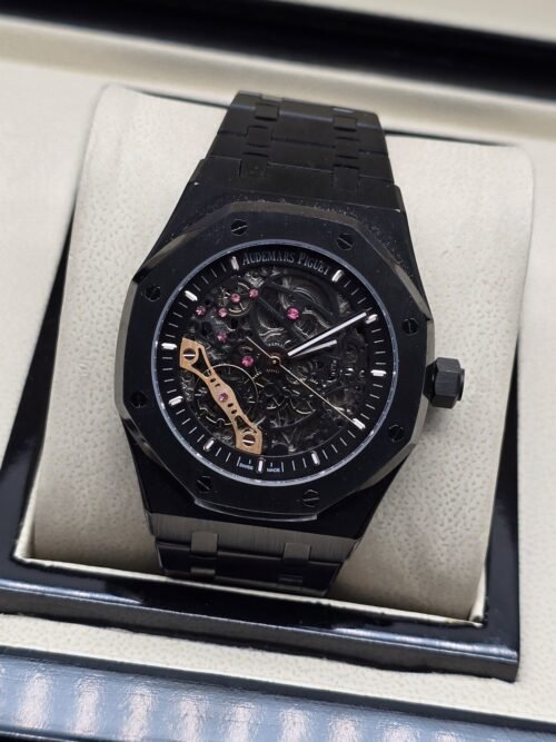 Audemars Piguet — esfera abierta oscura y caja negra