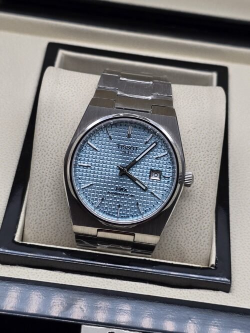 Tissot — esfera celeste texturizada y brazalete plateado