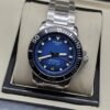 Tissot — esfera azul con bisel negro y brazalete plateado