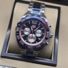 TAG Heuer — esfera negra con subesferas claras y brazalete plateado