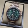 TAG Heuer — esfera verde con números blancos y brazalete rosado