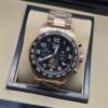 TAG Heuer — esfera negra con números blancos y brazalete rosado