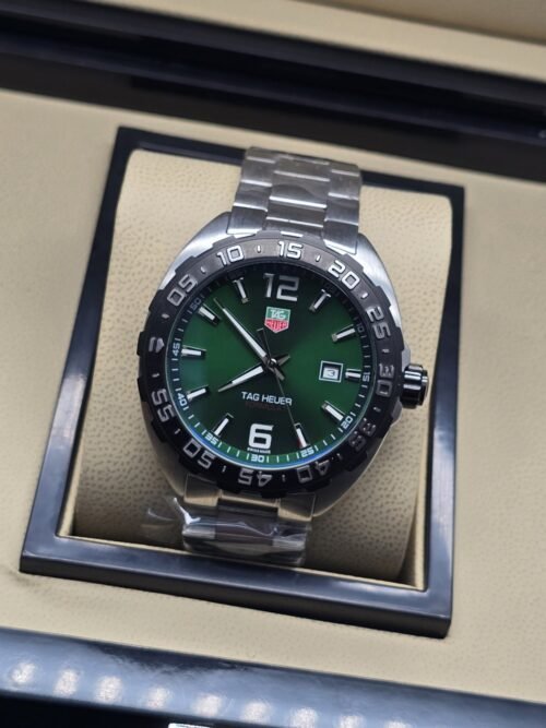 TAG Heuer — esfera verde y brazalete plateado