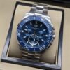 TAG Heuer — esfera azul con subesfera y brazalete plateado