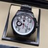 TAG Heuer — esfera blanca con detalles rojos y caja negra