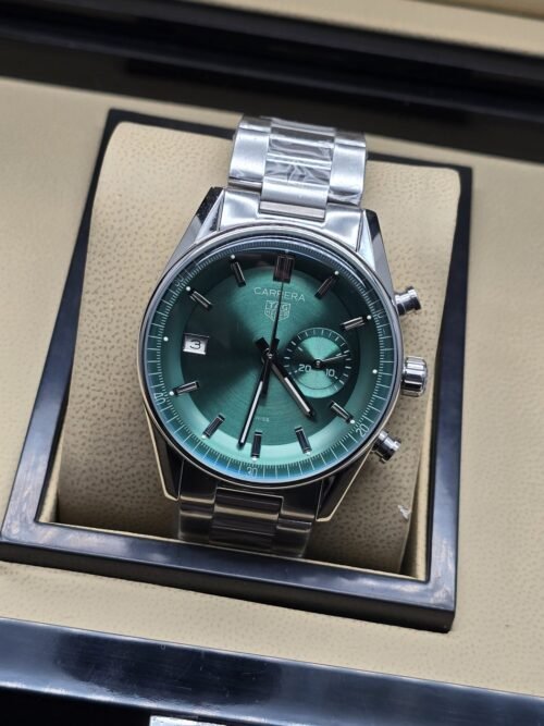 TAG Heuer — esfera verde degradada y brazalete plateado