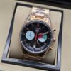 TAG Heuer — esfera negra con subesferas claras y brazalete rosado