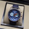 TAG Heuer — esfera azul con subesferas claras y correa negra