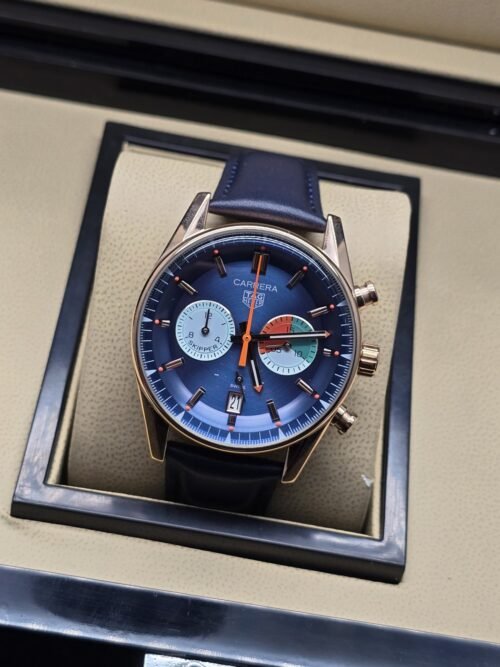TAG Heuer — esfera azul con subesferas claras y correa negra