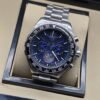 TAG Heuer — esfera azul con subesferas y brazalete plateado