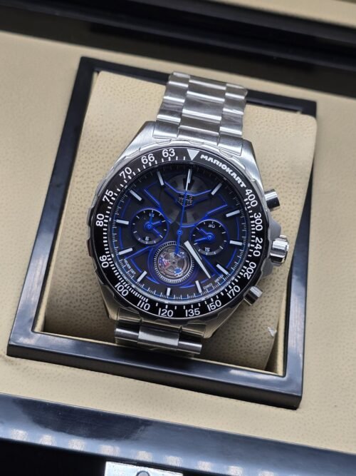 TAG Heuer — esfera azul con subesferas y brazalete plateado