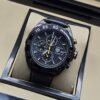 TAG Heuer — esfera negra con detalles amarillos y caja negra