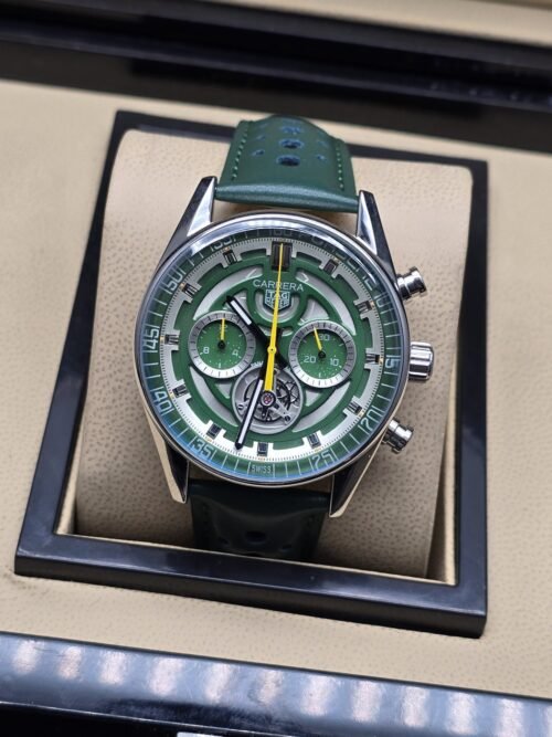 TAG Heuer — esfera verde con detalles amarillos y correa verde
