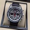TAG Heuer — esfera negra con dos subesferas y correa negra
