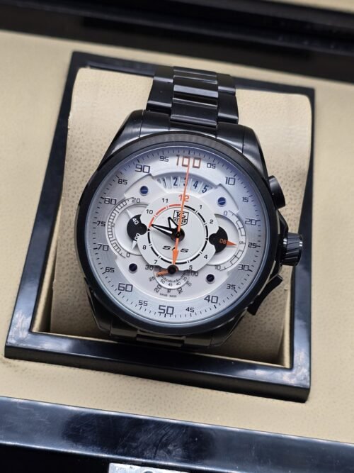 TAG Heuer — esfera blanca con subesferas y brazalete negro