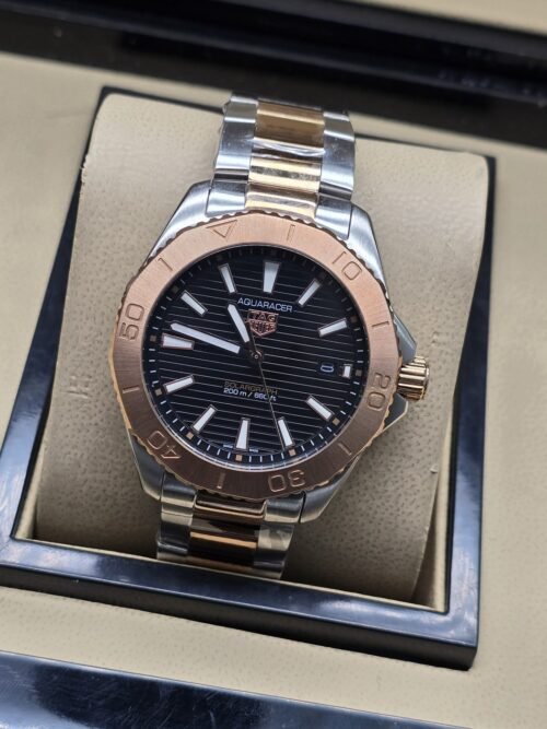 TAG Heuer — esfera negra con bisel rosado y brazalete bicolor