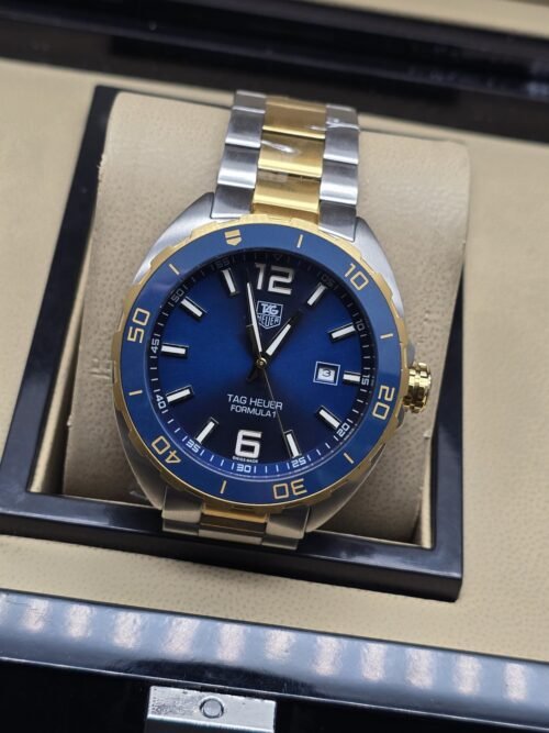 TAG Heuer — esfera azul sencilla y brazalete bicolor