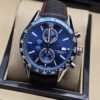 TAG Heuer — esfera azul con subesferas y correa de costuras rojas