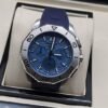 TAG Heuer — esfera azul texturizada con subesferas y correa azul