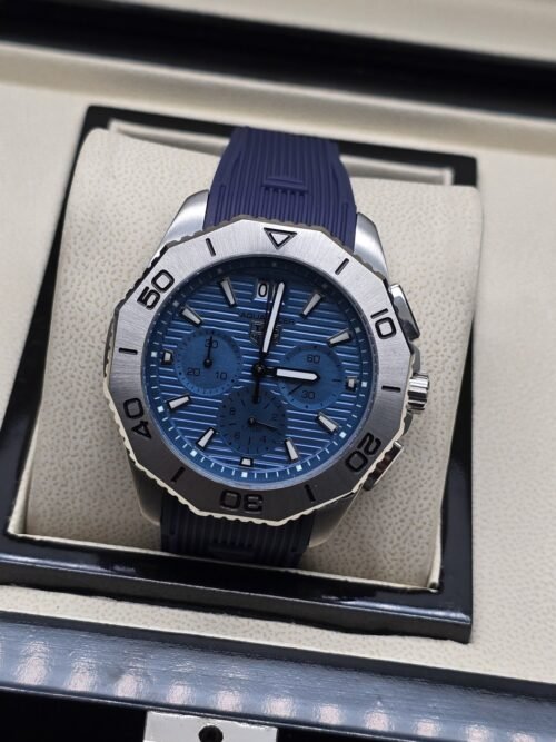 TAG Heuer — esfera azul texturizada con subesferas y correa azul