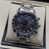 TAG Heuer — esfera negra con números blancos y brazalete plateado