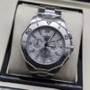 TAG Heuer — esfera plateada texturizada y brazalete plateado
