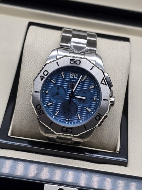 TAG Heuer — esfera azul texturizada y brazalete plateado