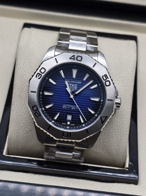 TAG Heuer — esfera azul sencilla con bisel plateado