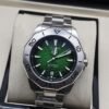 TAG Heuer — esfera verde sencilla con bisel plateado