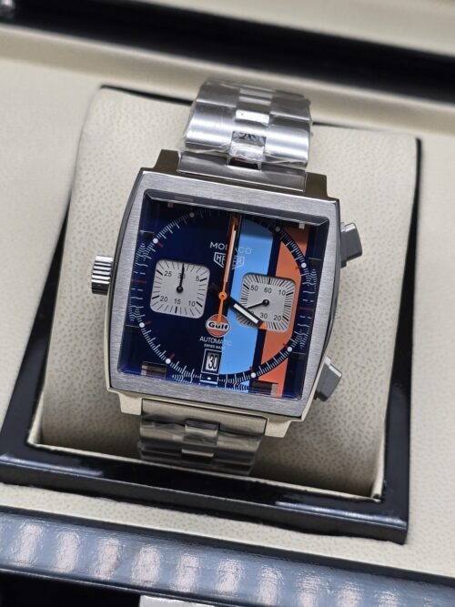TAG Heuer — esfera cuadrada azul con franja naranja
