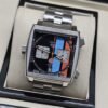 TAG Heuer — esfera cuadrada negra con franjas de colores