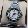 TAG Heuer — esfera blanca con aro verde y brazalete plateado