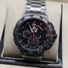 TAG Heuer — esfera negra con subesferas y brazalete plateado