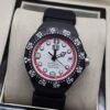TAG Heuer — esfera blanca con aro rojo y correa negra