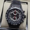 TAG Heuer — esfera abierta plateada con aguja roja y correa negra