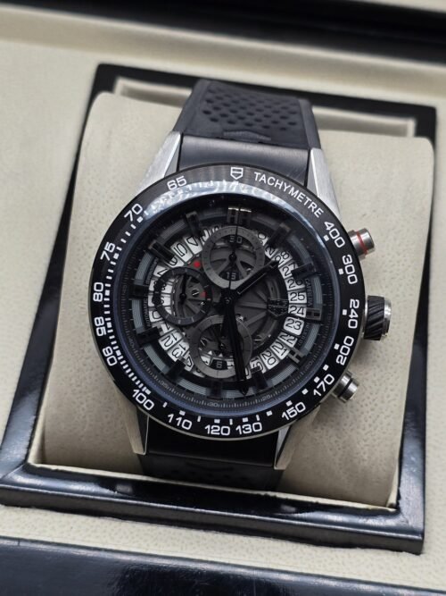 TAG Heuer — esfera abierta negra y correa negra
