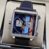 TAG Heuer — caja cuadrada, esfera azul con franja naranja y correa negra