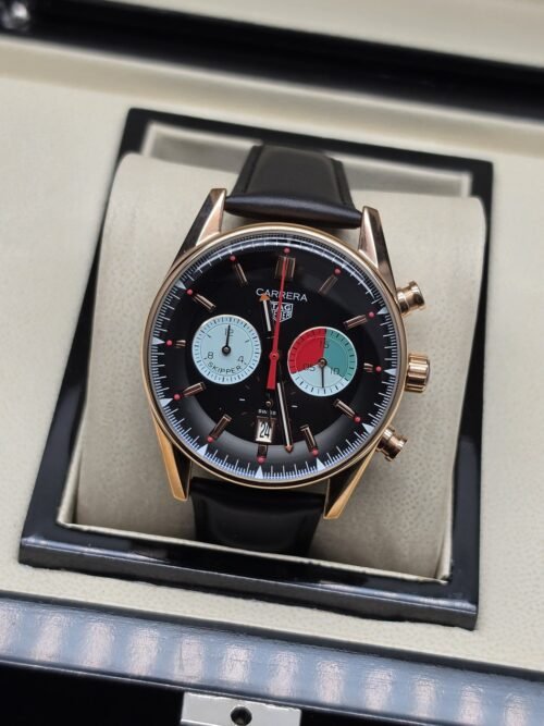 TAG Heuer — esfera negra con subesferas de color, caja rosada y correa negra