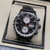 TAG Heuer — esfera negra con dos subesferas verticales y correa negra