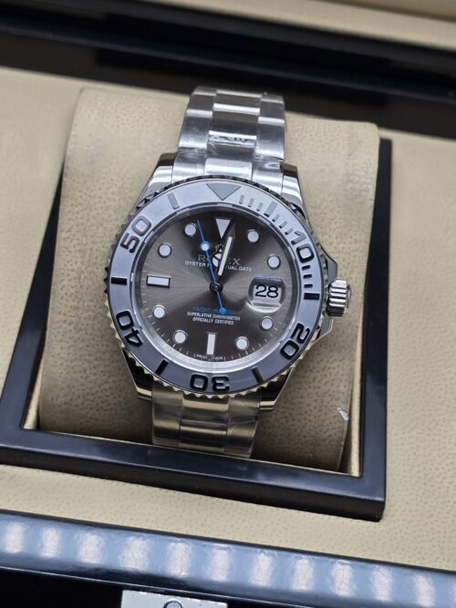 Rolex — esfera gris con bisel y brazalete plateados