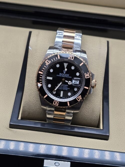 Rolex — esfera y bisel negros con brazalete bicolor rosado y plateado