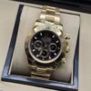 Rolex — esfera negra con tres subesferas y brazalete dorado