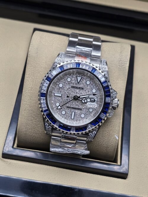 Rolex — esfera plateada brillante y bisel azul con brazalete plateado