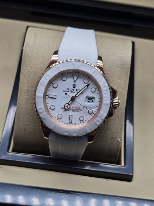 Rolex — esfera blanca con caja rosada y correa blanca