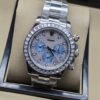 Rolex — esfera azul clara brillante con bisel y brazalete plateados