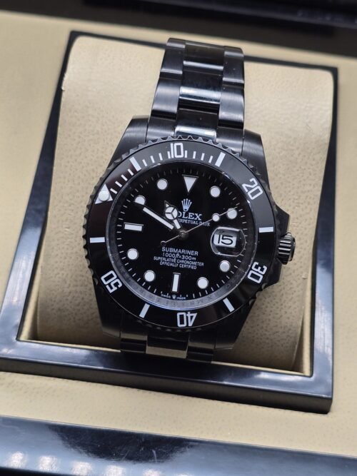 Rolex — esfera y bisel negros con brazalete oscuro