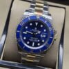 Rolex — esfera azul con bisel azul y brazalete bicolor