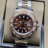 Rolex — esfera marrón con bisel rosado y brazalete bicolor